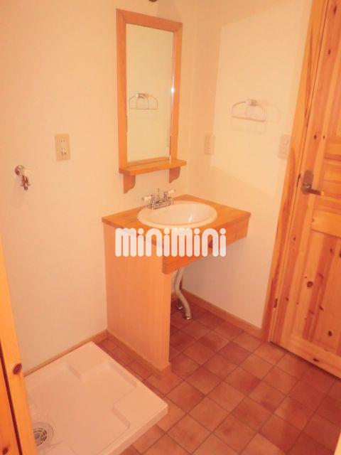 洗面設備　オシャレな感じの洗面台ですね。