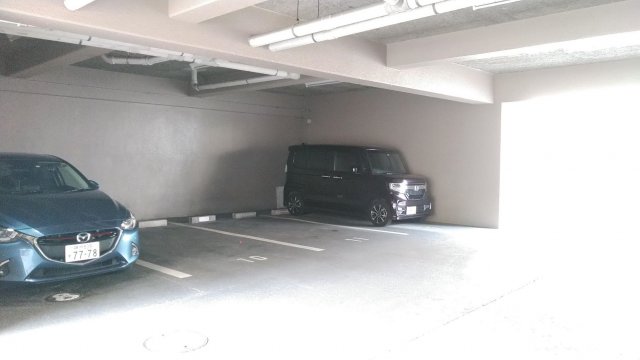 駐車場　屋根付き駐車場