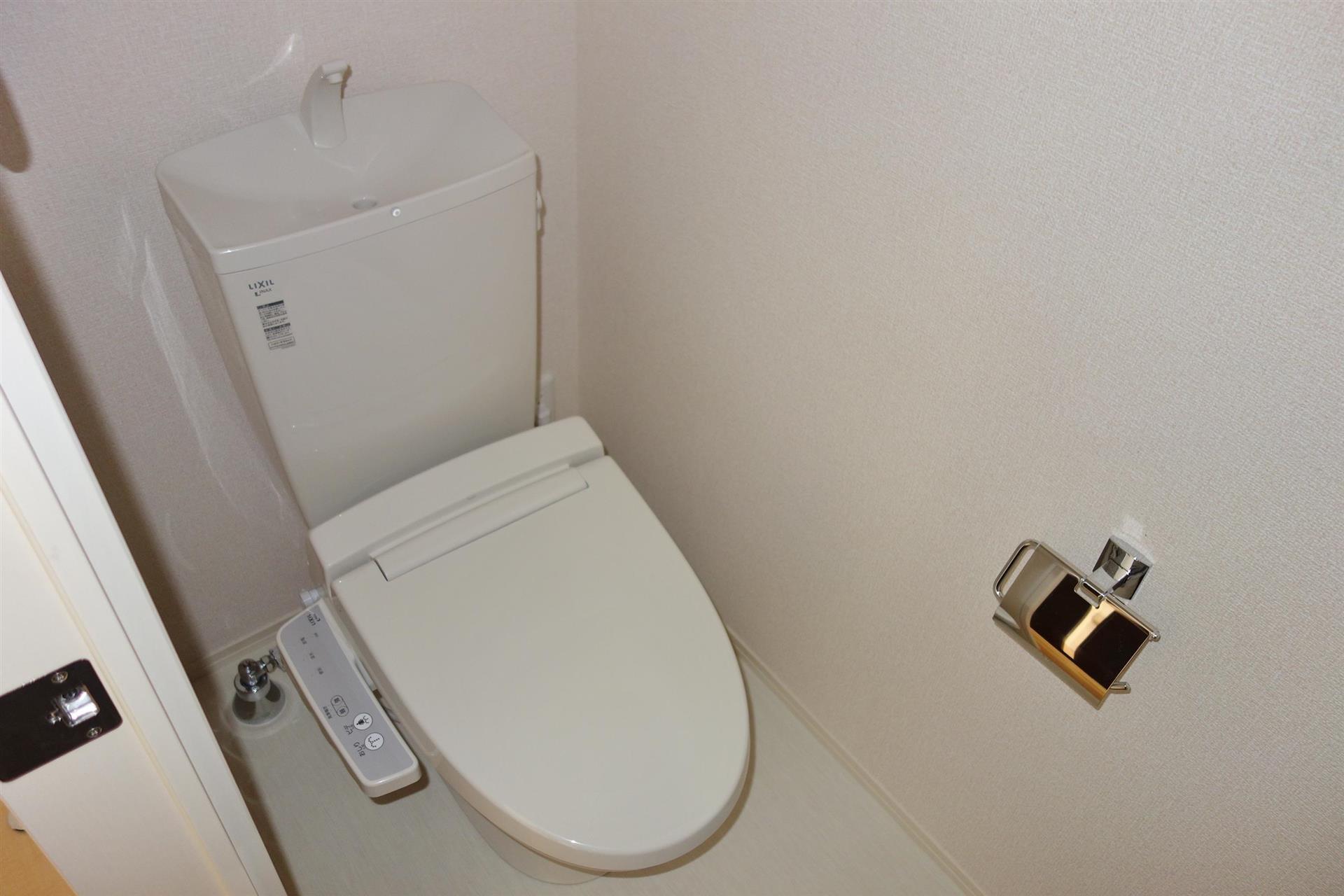 トイレ　ウォシュレット付の洋式トイレです♪