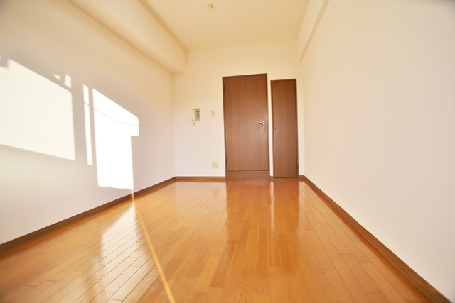 居室・リビング　明るい洋室です