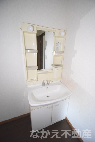 洗面設備　コンパクトで使いやすい洗面所