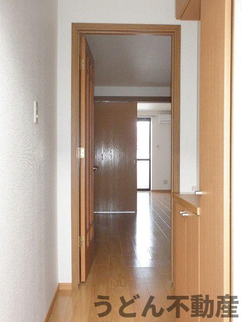 玄関　うどん県のお部屋探しはうどん不動産へ うどんちゃんとLINE