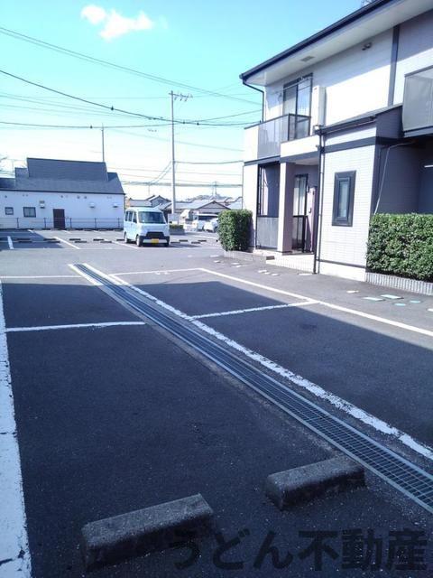 駐車場　うどん県のお部屋探しはうどん不動産へ うどんちゃんとLINE