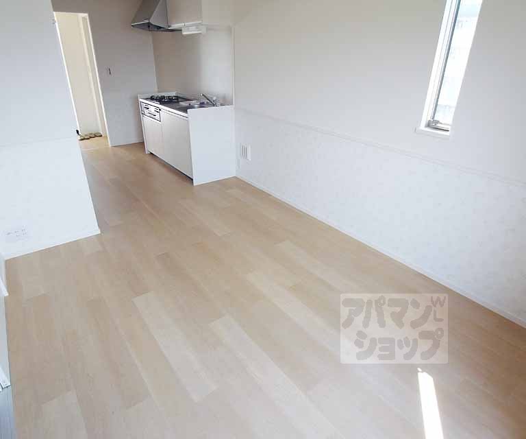 キッチン　リビングダイニング。