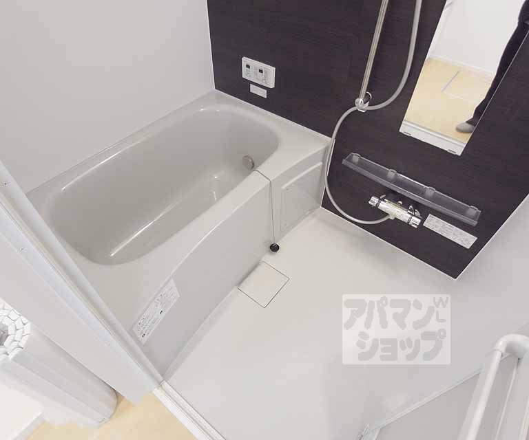 バス・シャワールーム　バスルーム。