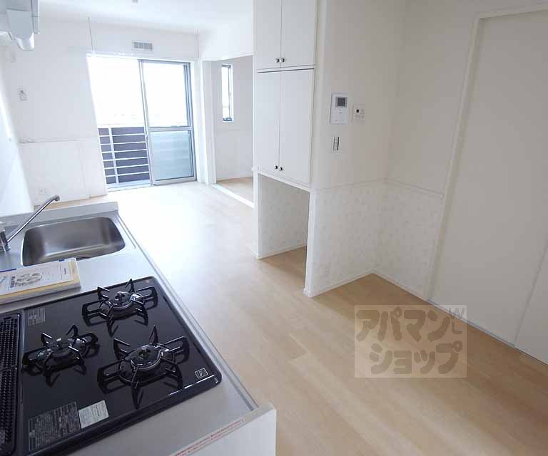 居室・リビング　明るいお部屋。