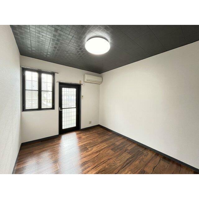 居室・リビング　同物件・別部屋画像