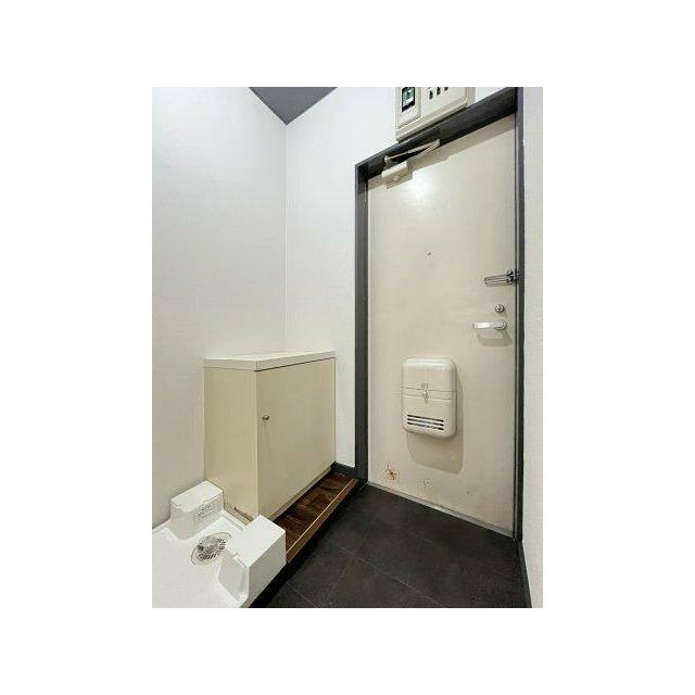 玄関　同物件・別部屋画像