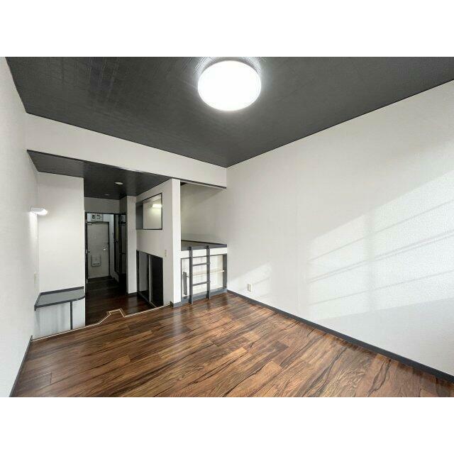 居室・リビング　同物件・別部屋画像