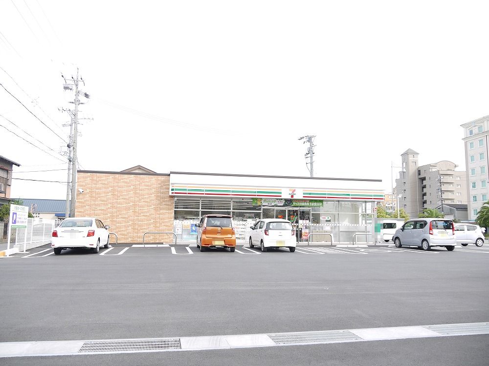 コンビニ　セブンイレブン 津エアポートライン前店（コンビニ）まで630m