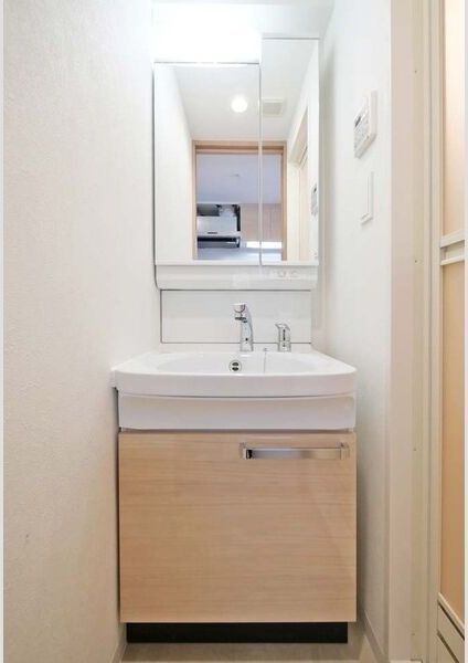 洗面設備　同シリーズの内装写真となります