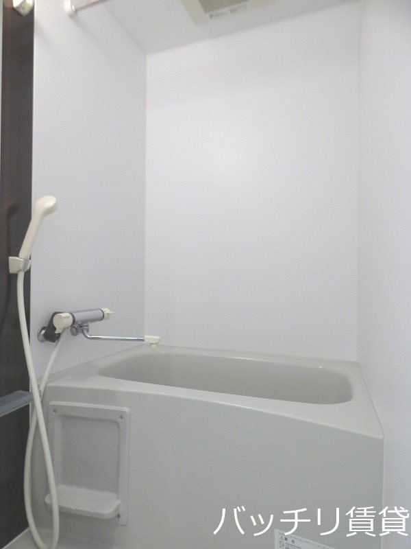 バス・シャワールーム　画像は同型タイプの為、現状を優先致します。