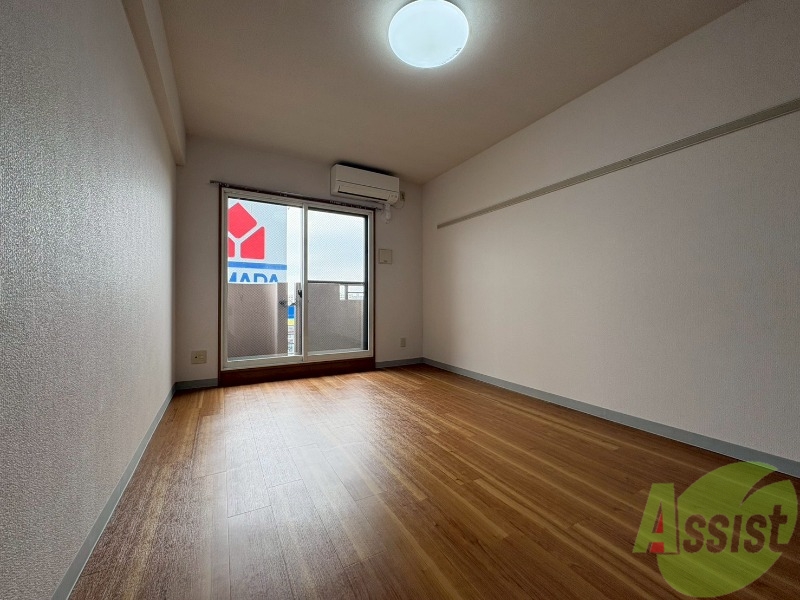 居室・リビング　７．８帖の洋室です。お部屋を広く使えます。