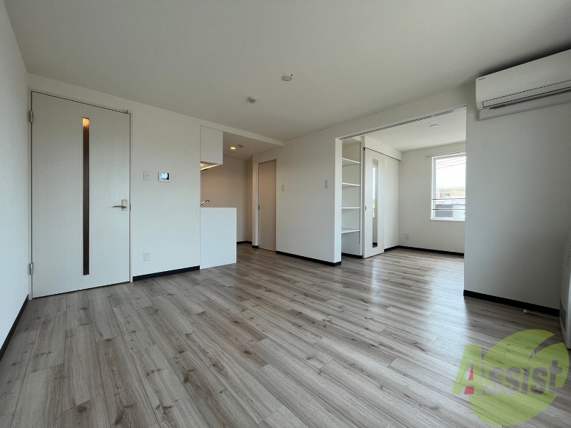 居室・リビング　広くてキレイなお部屋が広がっていて、充実した生活が送れそう。