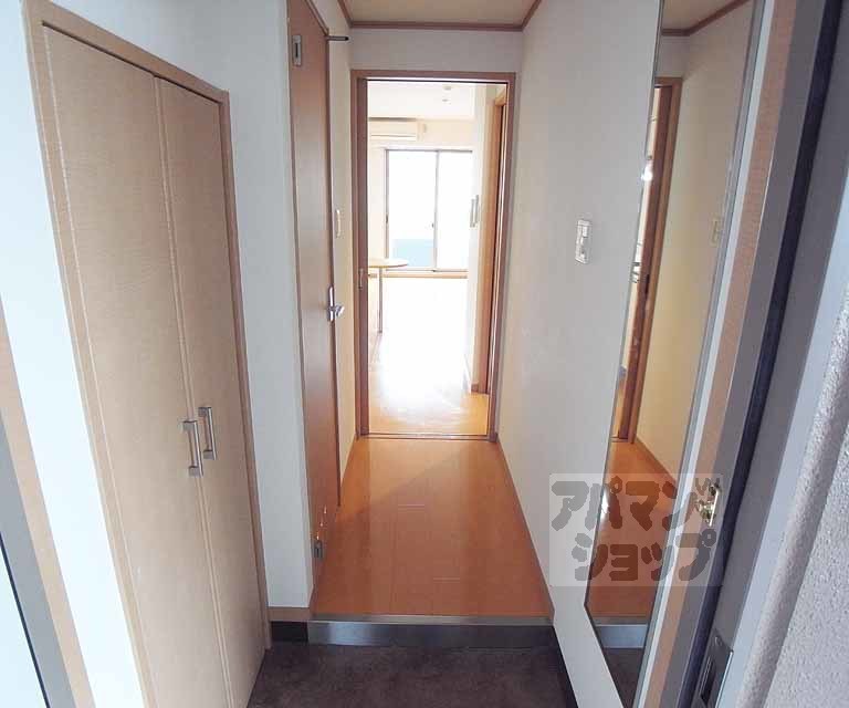 その他部屋・スペース　玄関からの廊下です