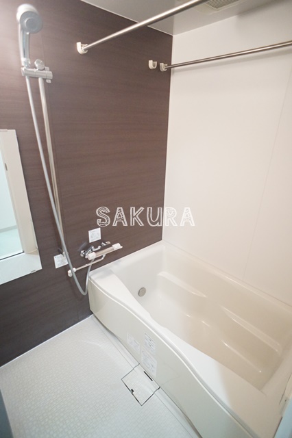 バス・シャワールーム　嬉しい追い焚き・浴室乾燥機付きです♪