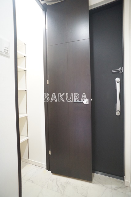 玄関　玄関収納も充実しています♪