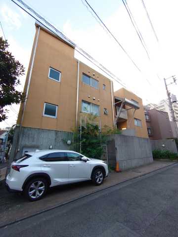 建物外観　クァドリフォリオ