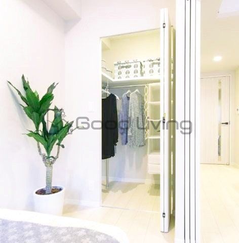 収納　ウォークインクローゼットで大きな荷物もひとまとめにできます♪