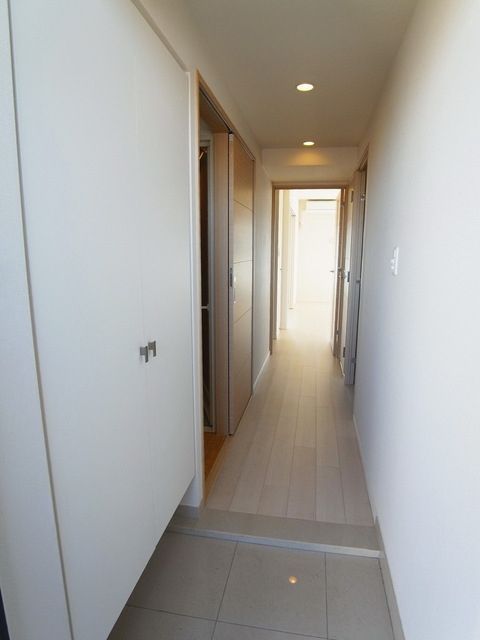 玄関　☆色味の違うタイプもあります☆