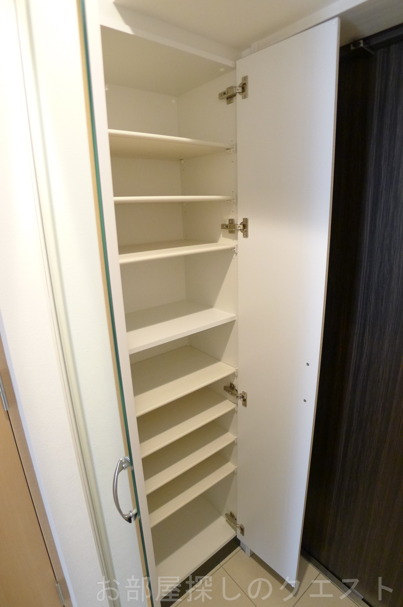 玄関　（写真は同タイプ）