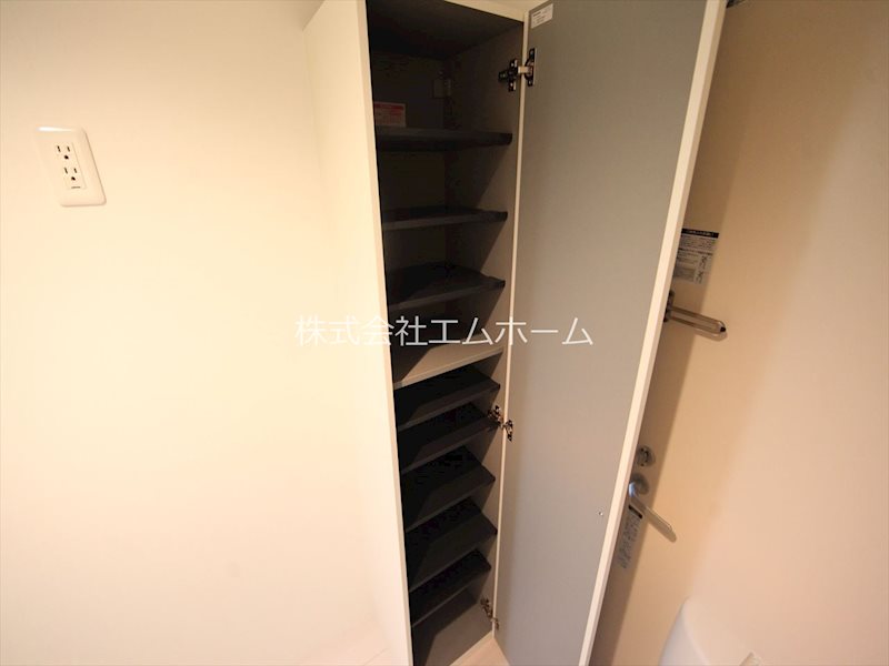 玄関　玄関　シューズボックス付