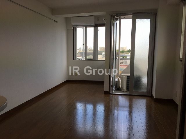 居室・リビング　★専門業者によるクリーニングで綺麗な室内★