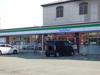 コンビニ　ファミリーマート　熊本長嶺南店（コンビニ）まで800m