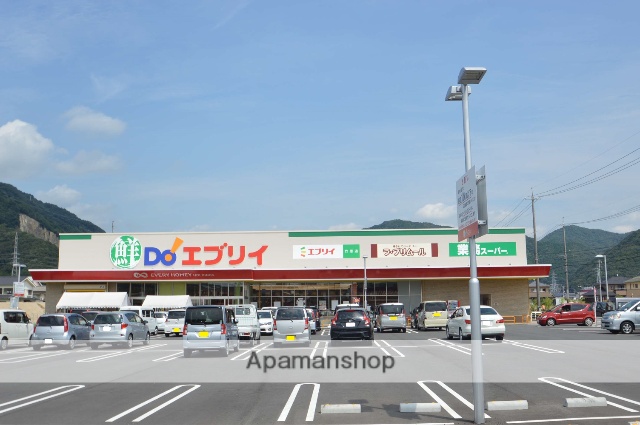 ドラックストア　ウォンツ（ドラッグストア）まで300m