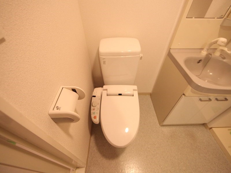 トイレ　温水洗浄暖房便座付トイレ