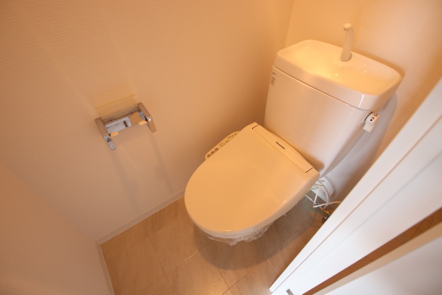 トイレ　※別室の参考写真の為、現況優先です。