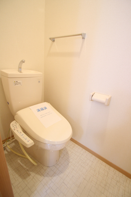 トイレ　※別部屋の参考写真です