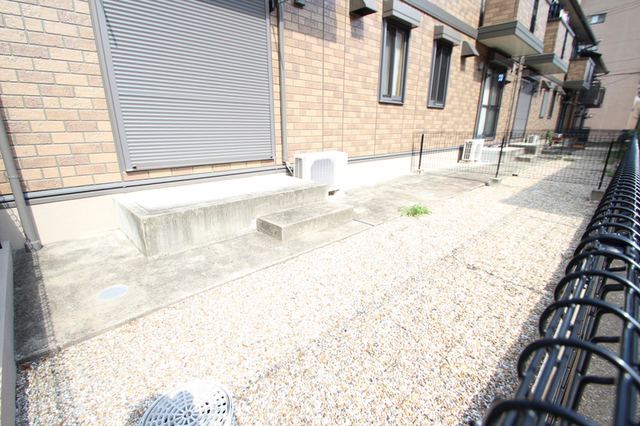 庭　※別部屋の参考写真です