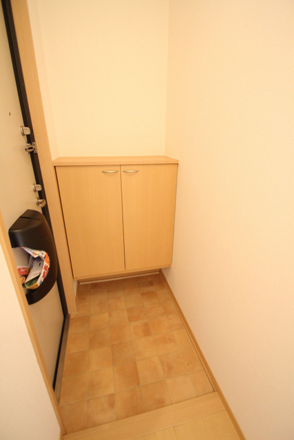 玄関　※別部屋の参考写真です