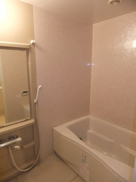 バス・シャワールーム　浴室　同タイプのお部屋写真を使用しております