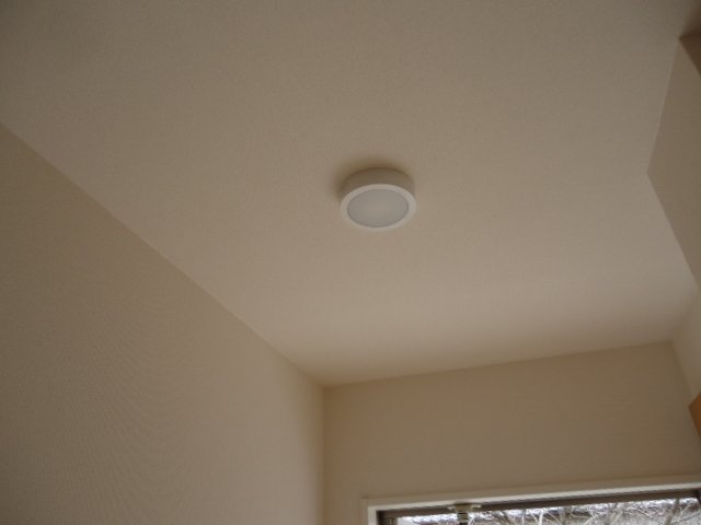 その他設備　玄関センサーライト