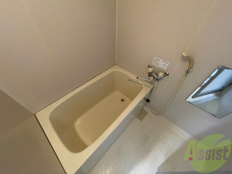 バス・シャワールーム　お風呂になります。一日の疲れを癒してくださいね。