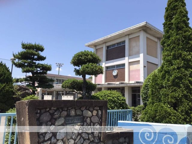 中学校　津田中学校（中学校）まで303m