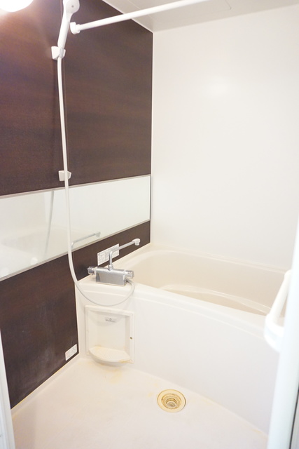 バス・シャワールーム　雨の日のお洗濯だけでなく、カビ予防にも大活躍の浴室乾燥機付♪