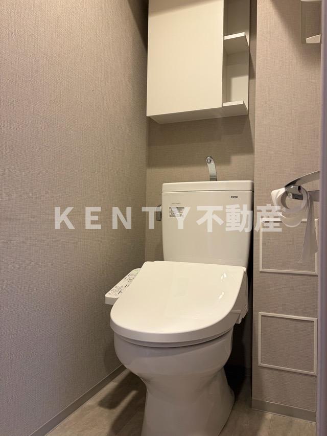 トイレ　落ち着いた色調のトイレです