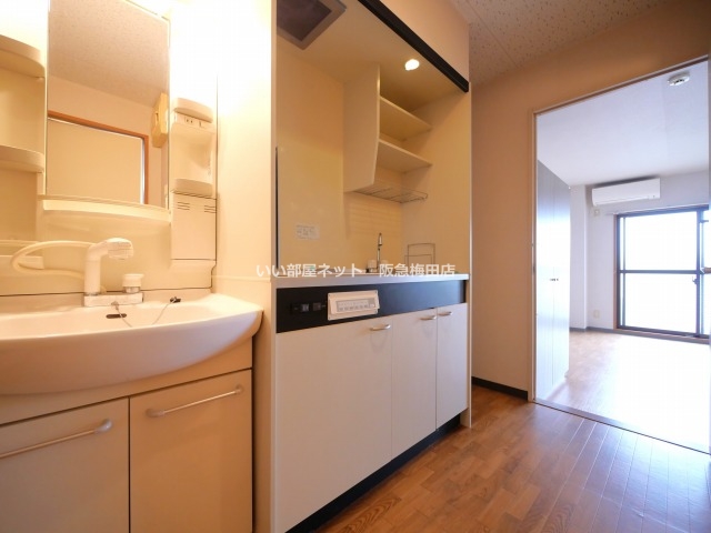 洗面設備　反転タイプとなります。