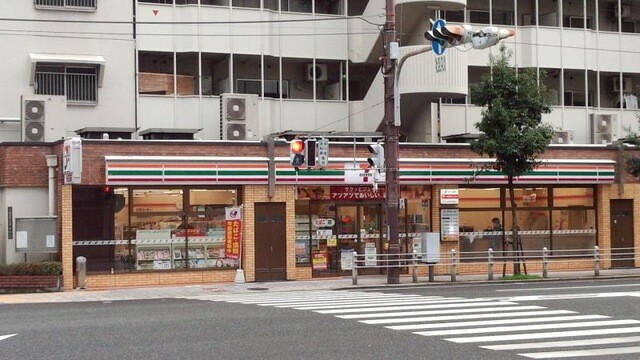 コンビニ　セブンイレブン大阪西本町2丁目店（コンビニ）まで109m