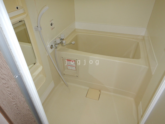バス・シャワールーム　浴室も都市ガスで光熱費も安心です。