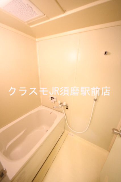 バス・シャワールーム　一日の疲れを洗い流す大切な空間。ゆったりくつろいでください。