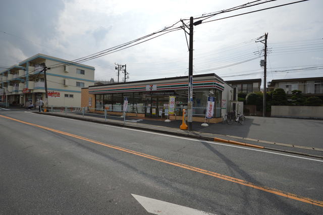 コンビニ　セブンイレブン千葉作草部店（コンビニ）まで832m