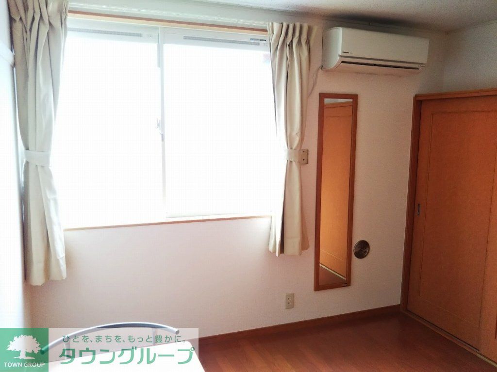 居室・リビング　同タイプの物件写真です。1階はフローリングになります。