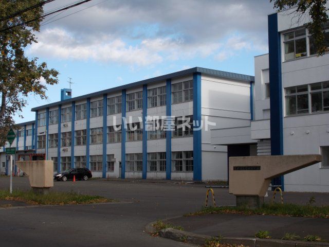 中学校　恵庭市立恵明中学校（中学校）まで1601m