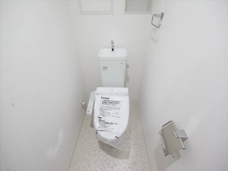 トイレ　温水洗浄暖房便座付トイレ