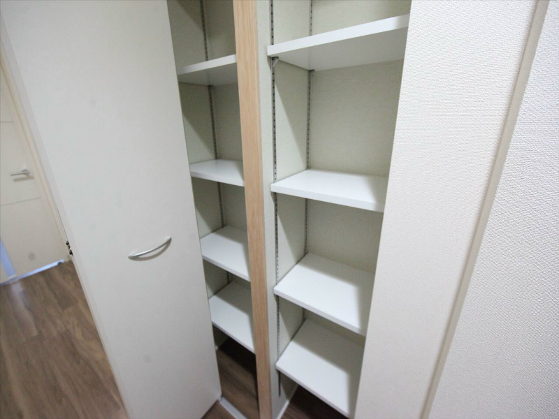 玄関　玄関　シューズボックス付（収納充実してます）