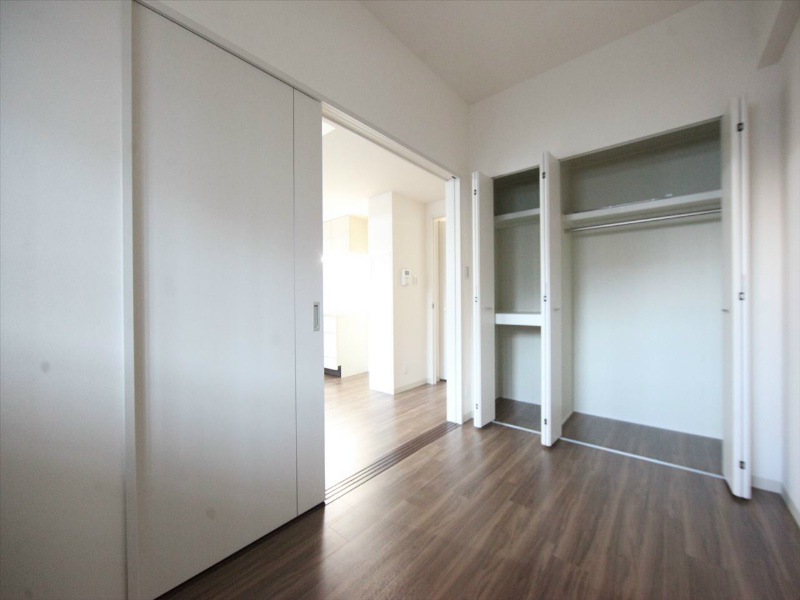 その他　洋室5.2帖　クローゼット（収納充実してます）